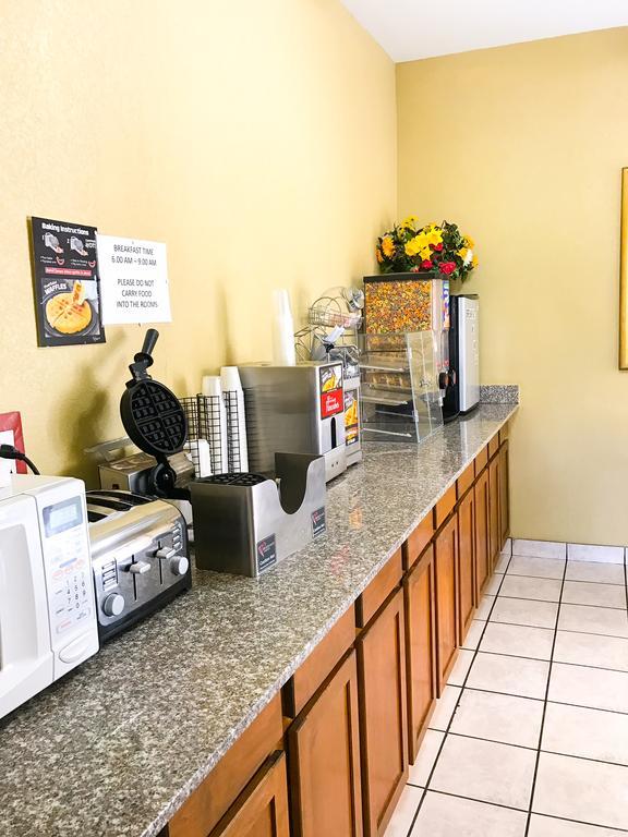 Americas Best Value Inn Юкон Екстериор снимка