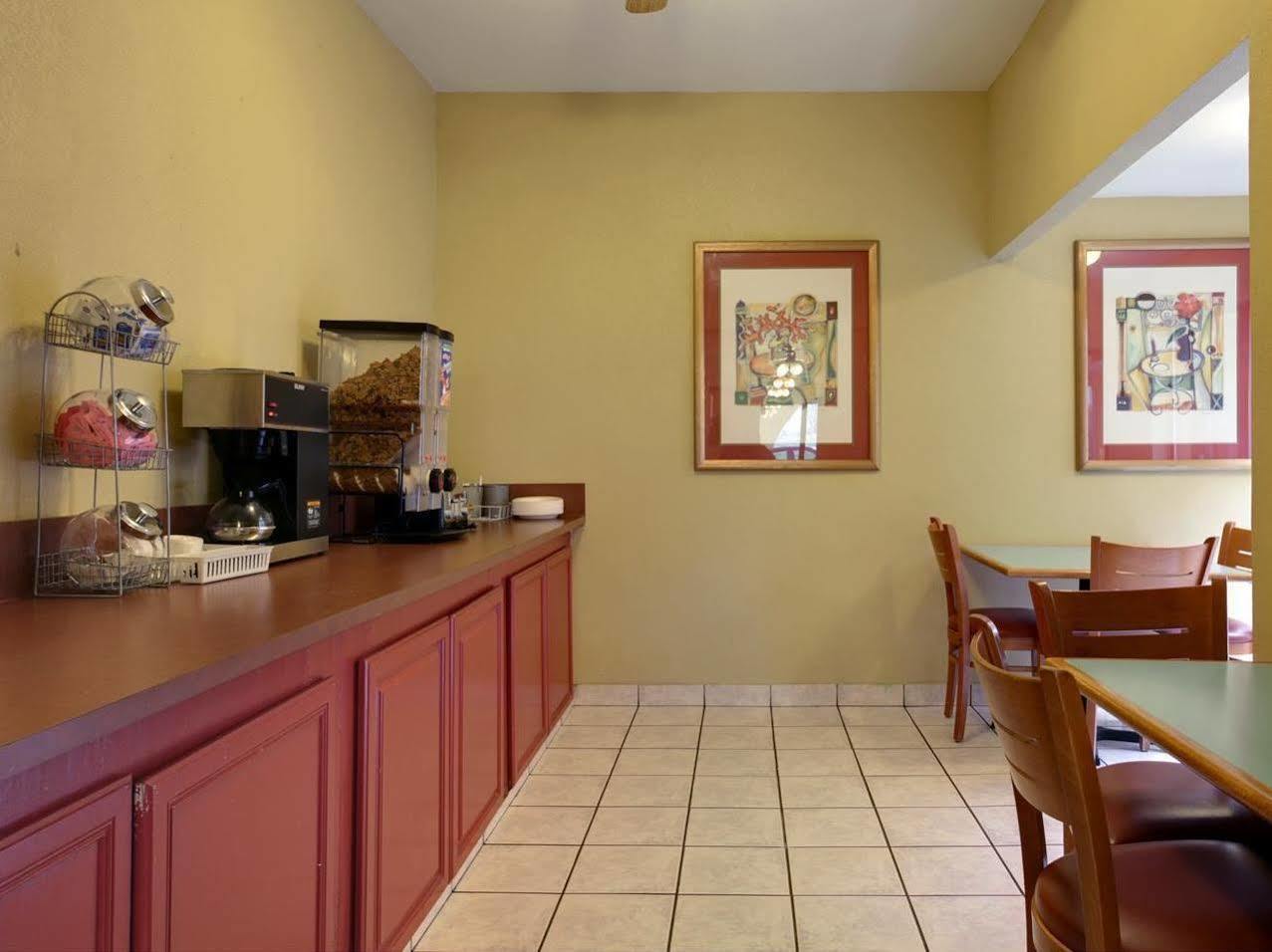 Americas Best Value Inn Юкон Екстериор снимка
